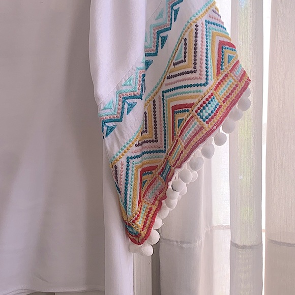 DREW V-Neck Embroidered Bell Sleeve Top NWOT Small - Picture 8 of 12